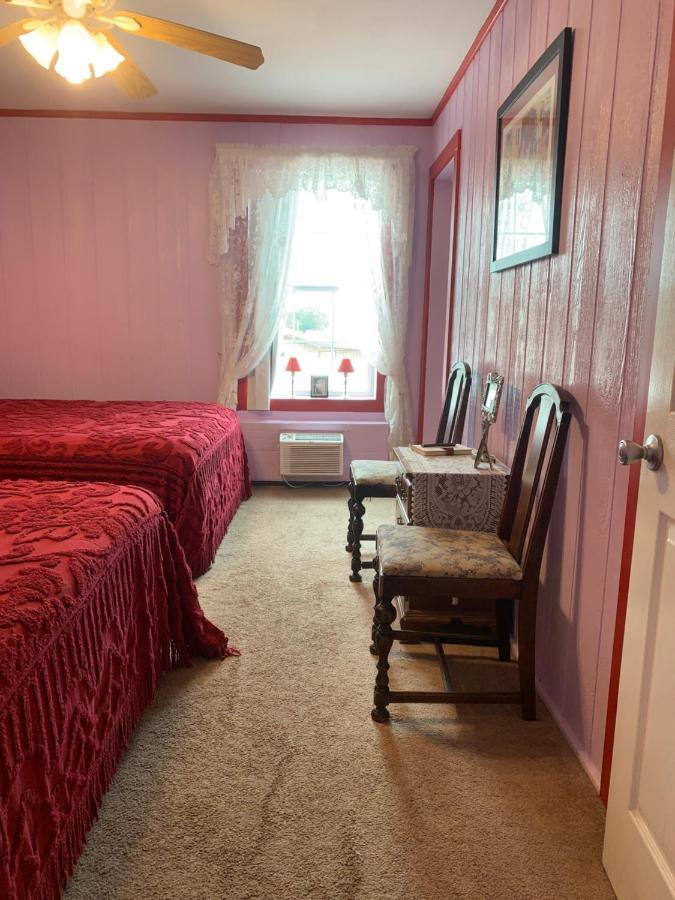 Tombstone Bordello Bed & Breakfast Exterior photo