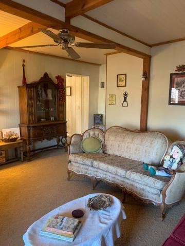 Tombstone Bordello Bed & Breakfast Exterior photo