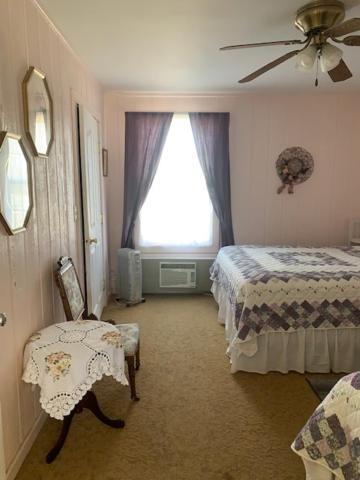 Tombstone Bordello Bed & Breakfast Exterior photo